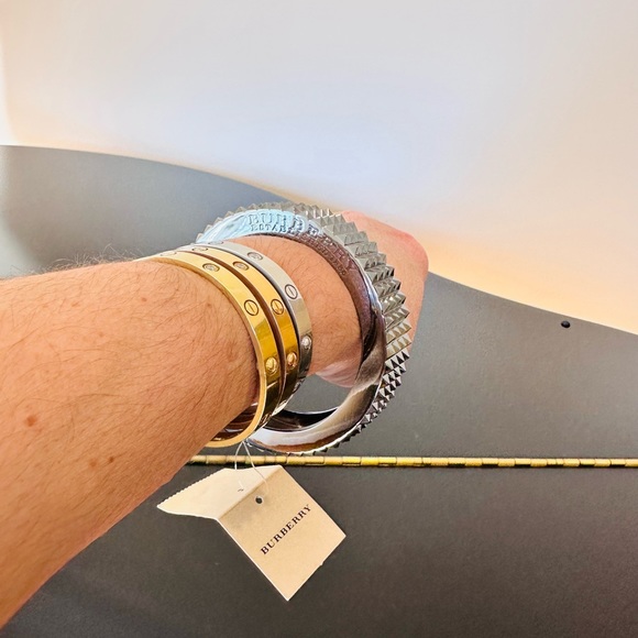 NWT Authentic RARE Luxury Minimalist Burberry gunmetal spiked bangle/bracelet - Picture 9 of 17